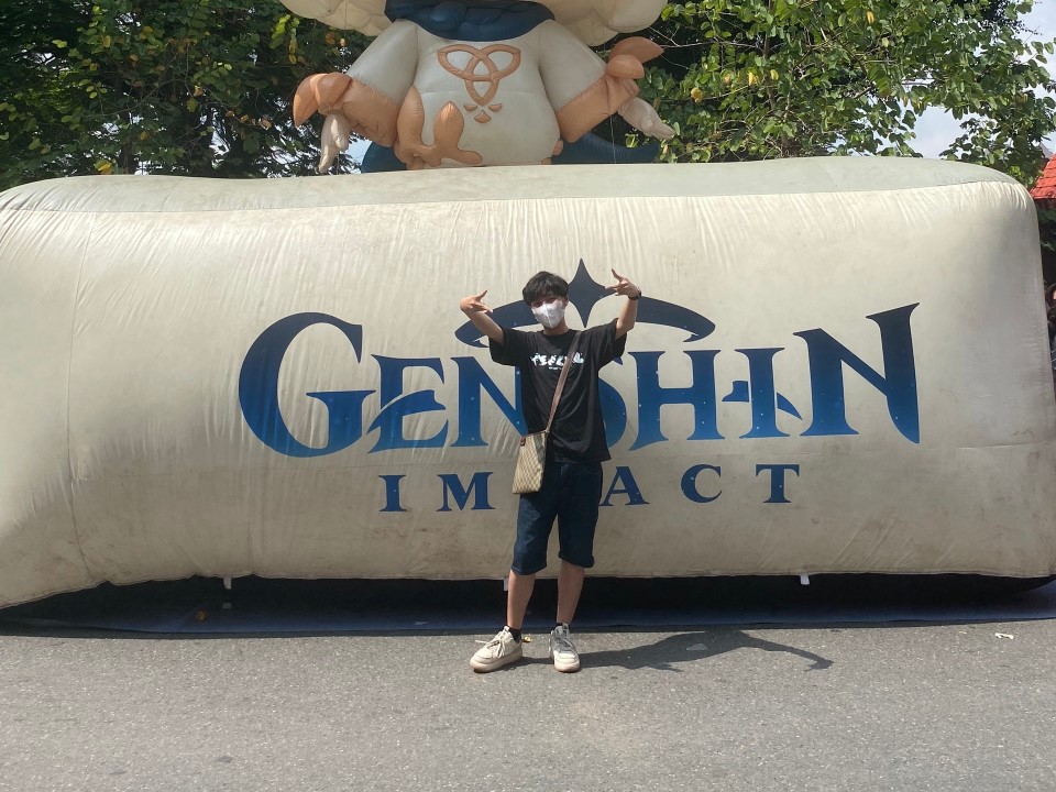 Genshin Impact statue